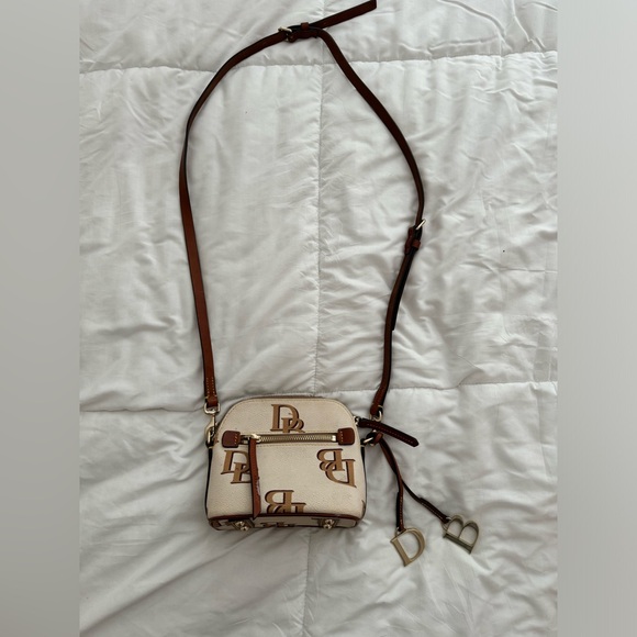 Dooney & Bourke crossbody monogram dome purse - Picture 10 of 11